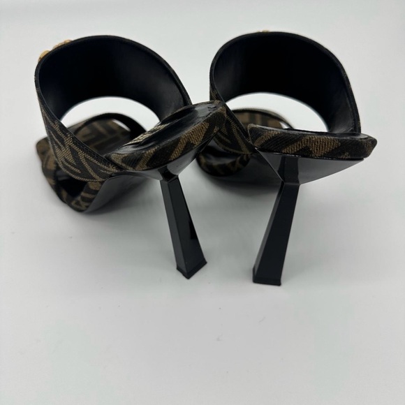 Fendace Heels - Picture 3 of 4